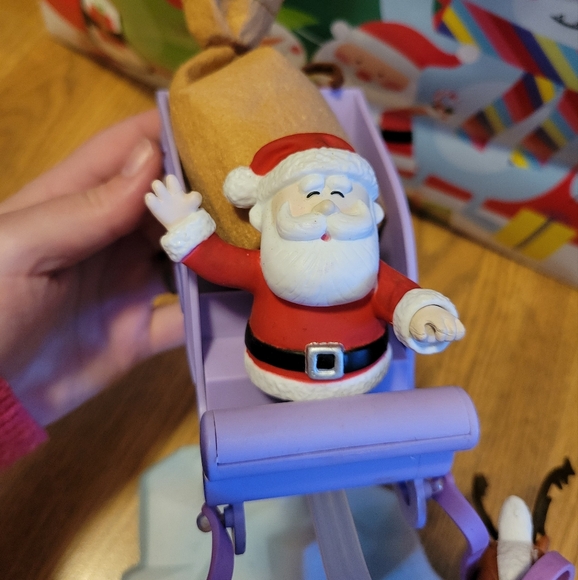 Rudolph the Red-Nosed Reindeer Santa's Sleigh - Picture 4 of 5